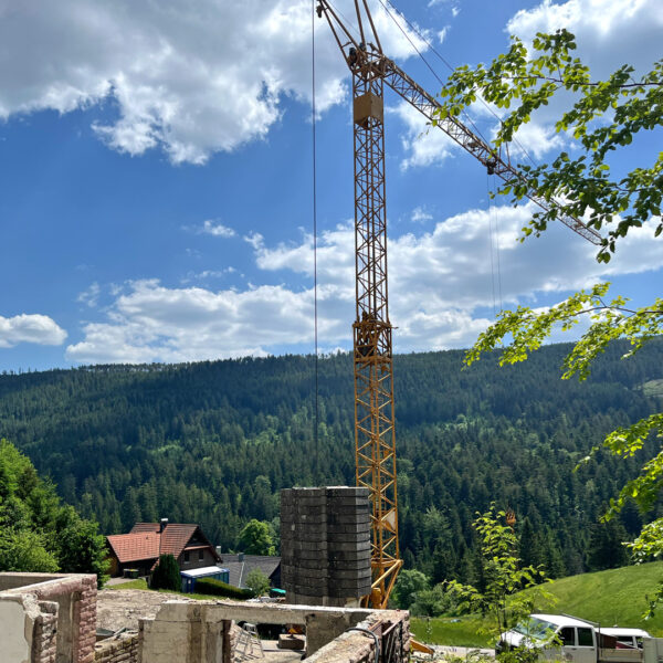 Aussicht Schwarzwald mit Baustellenkran