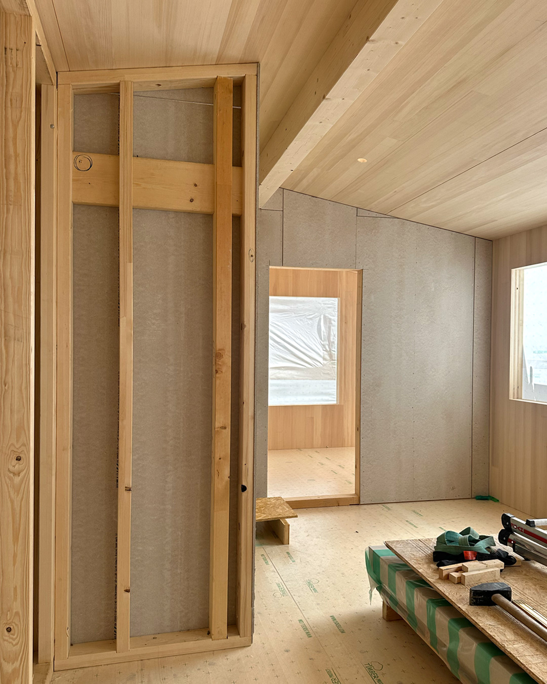 Blick in Zimmer Holzbauweise