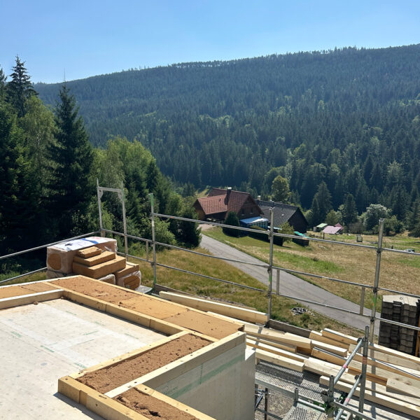 Blick auf Schwarzwald und Baustelle Ferienhaus