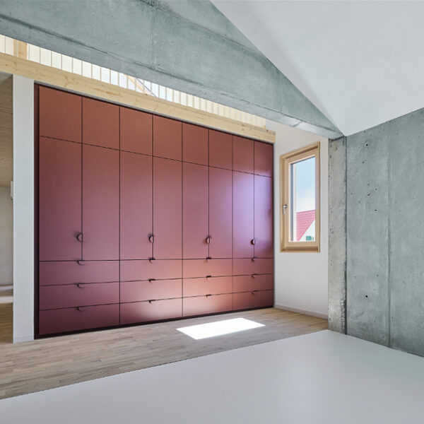 DG-Wohnung Flurbereich mit großem Einbauschrank