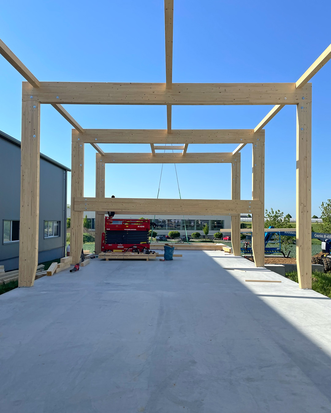 Holzbaugerüst Neubau Montagehalle