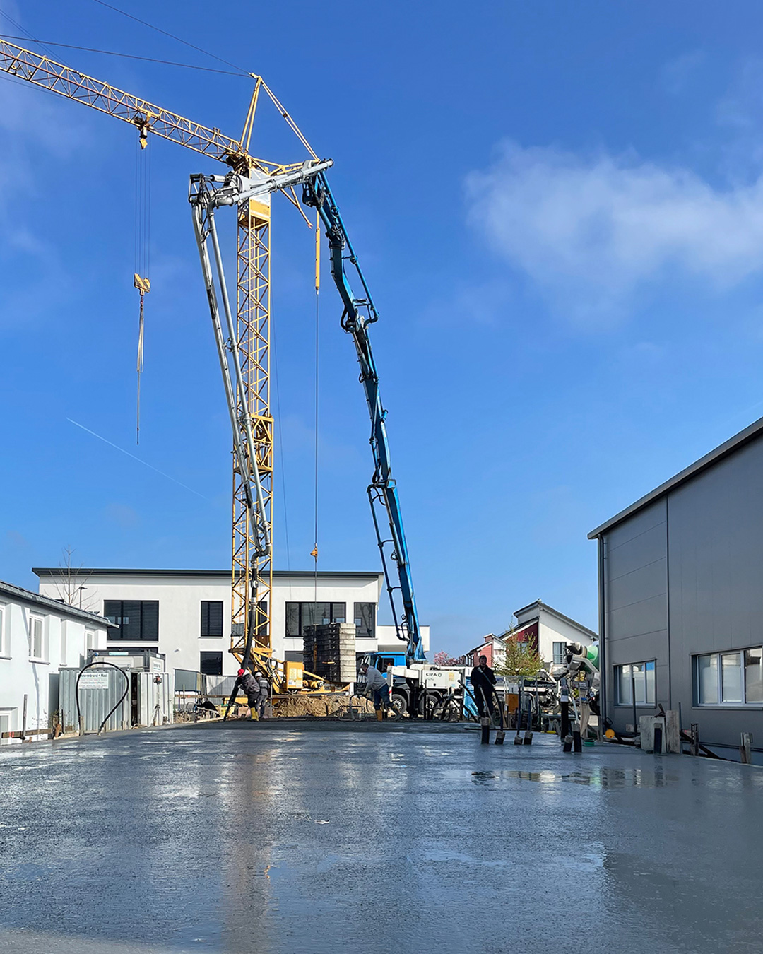 Betonieren Bodenplatte Neubau Montagehalle