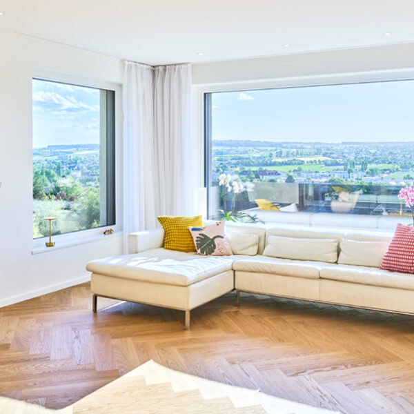 Wohnzimmer mit schönem Ausblick