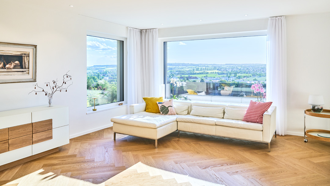 Wohnzimmer mit schönem Ausblick